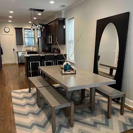 Trendy West Town Flat - 2 Bed / 1.5 Bath W Parking Appartement