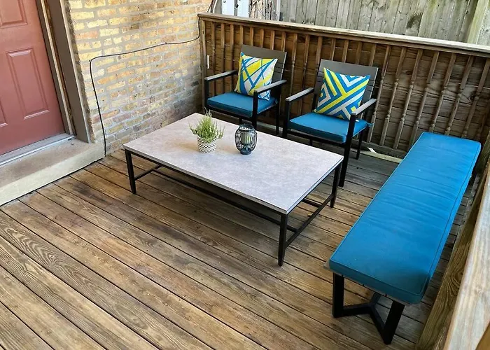 Apartment Trendy West Town Flat - 2 Bed / 1.5 Bath W Parking